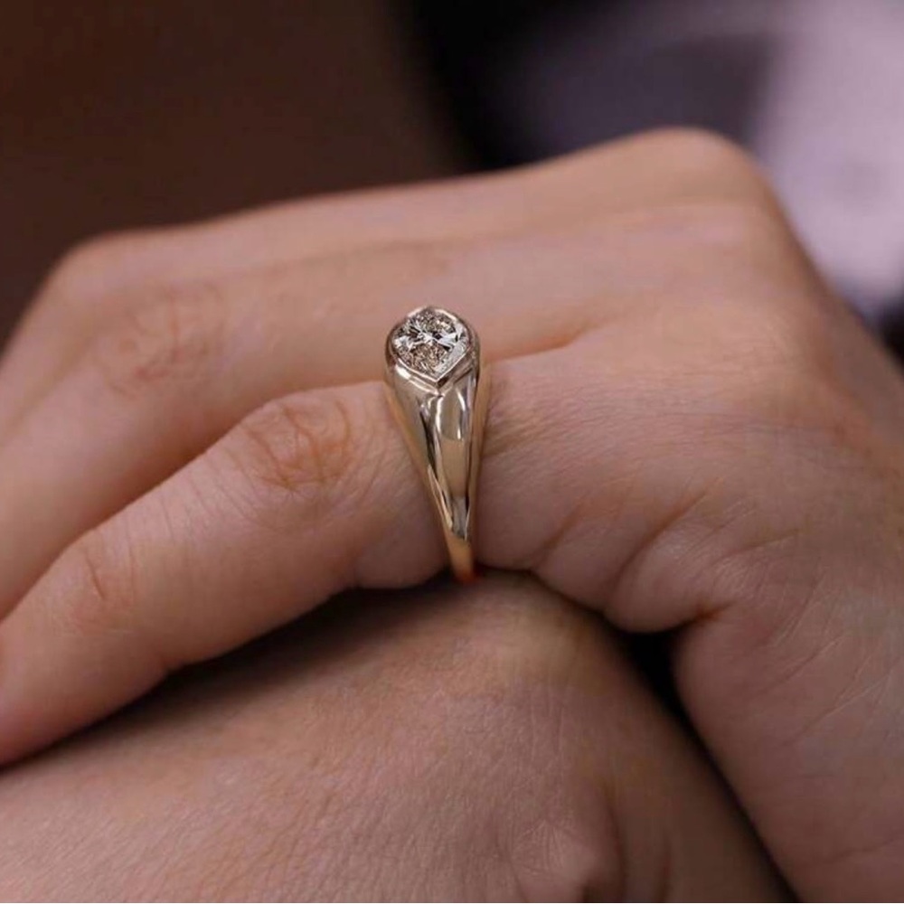 18K Gold Plated Minimalist Vintage Style Women's Ring - Picture 6 of 10